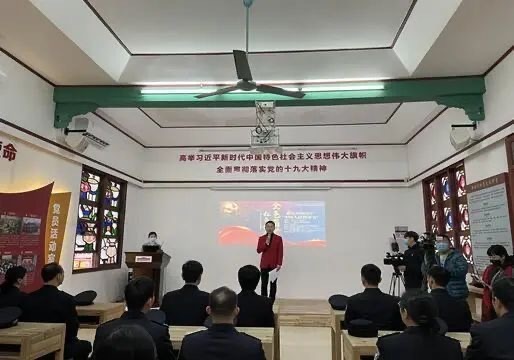 《红讲台》献礼首个中国人民警察节:金色盾牌,红色使命!休闲区蓝鸢梦想 - Www.slyday.coM 《红讲台》献礼首个中国人民警察节:金色盾牌,红色使命!休闲区蓝鸢梦想 - Www.slyday.coM