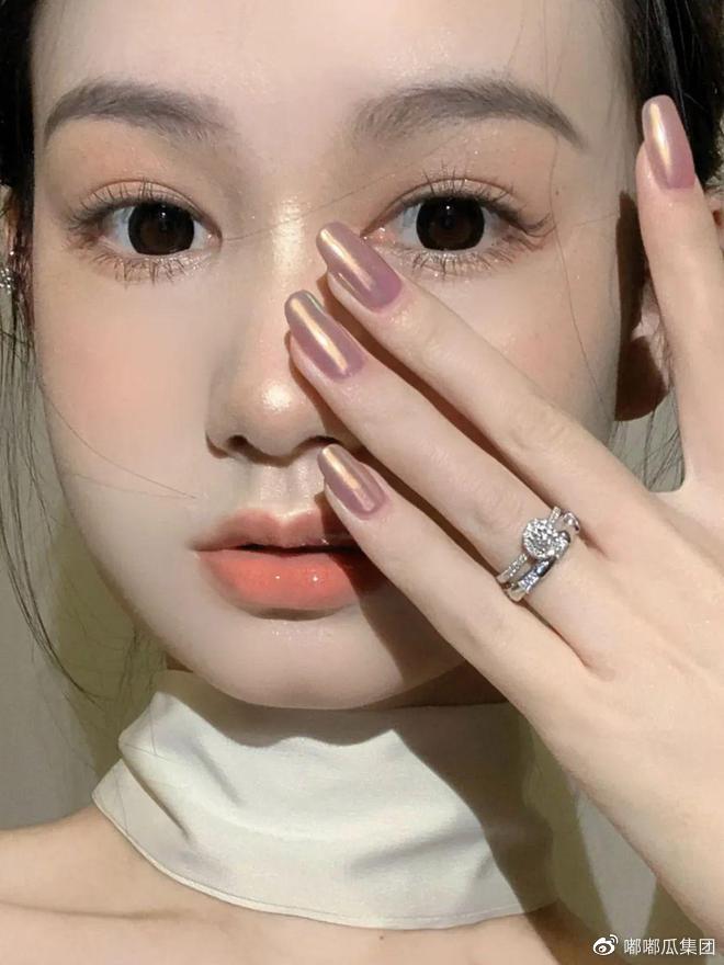 嘟嘟瓜美甲分享：巨好看的春日美甲！照着做美到爆！（美甲款式春天）