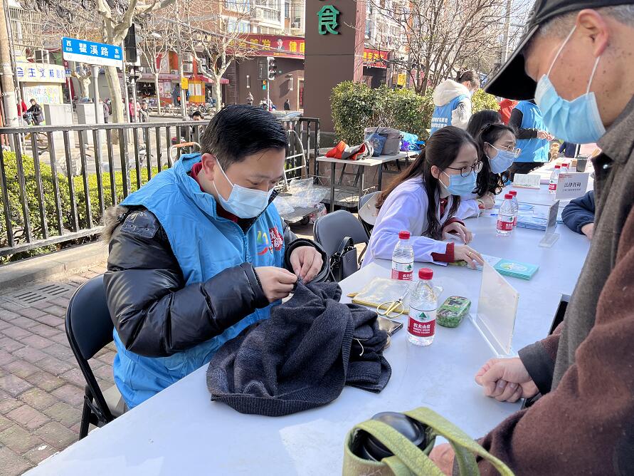 小产权房公证有法律效应吗怎么办（小产权房公证有法律效应吗多少钱）大手牵小手，五里桥街道成立“红色里滩”志愿服务队传承雷锋精神，