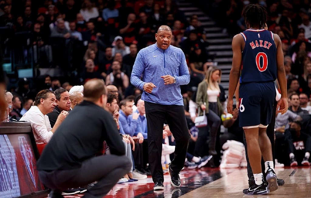 里弗斯赛后强调团队韧性称这场胜利对季后赛席位至关重要