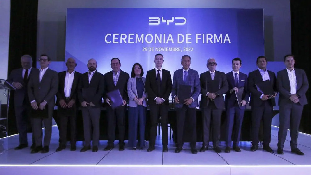 比亚迪在墨西哥签约八家经销商并携汉唐亮相