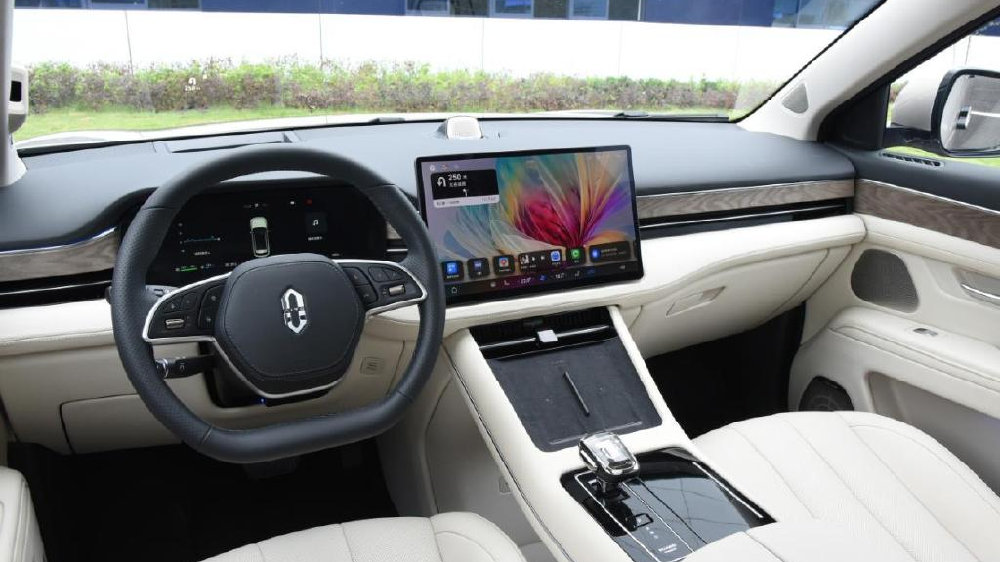 听我一句劝，过个两三年再买新能源汽车，可能更妥当