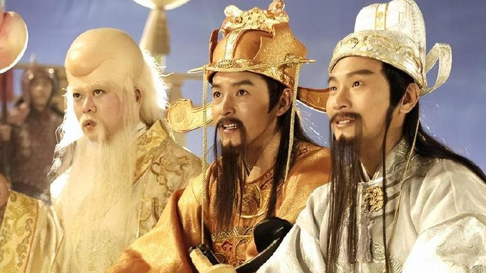 古人出行带什么包？...