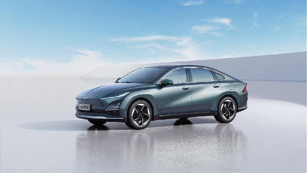 五菱第一台轿车 星光官图发布 来猜猜看卖多少钱