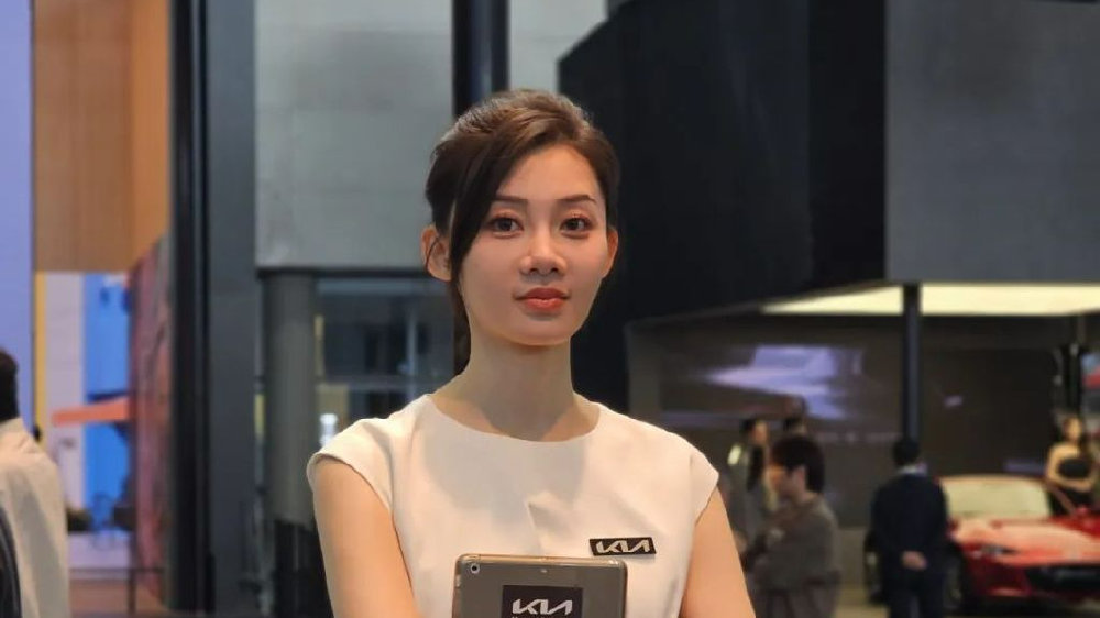 广州车展谁家模特最好看？广本请来李凉凉，雪佛兰力压起亚