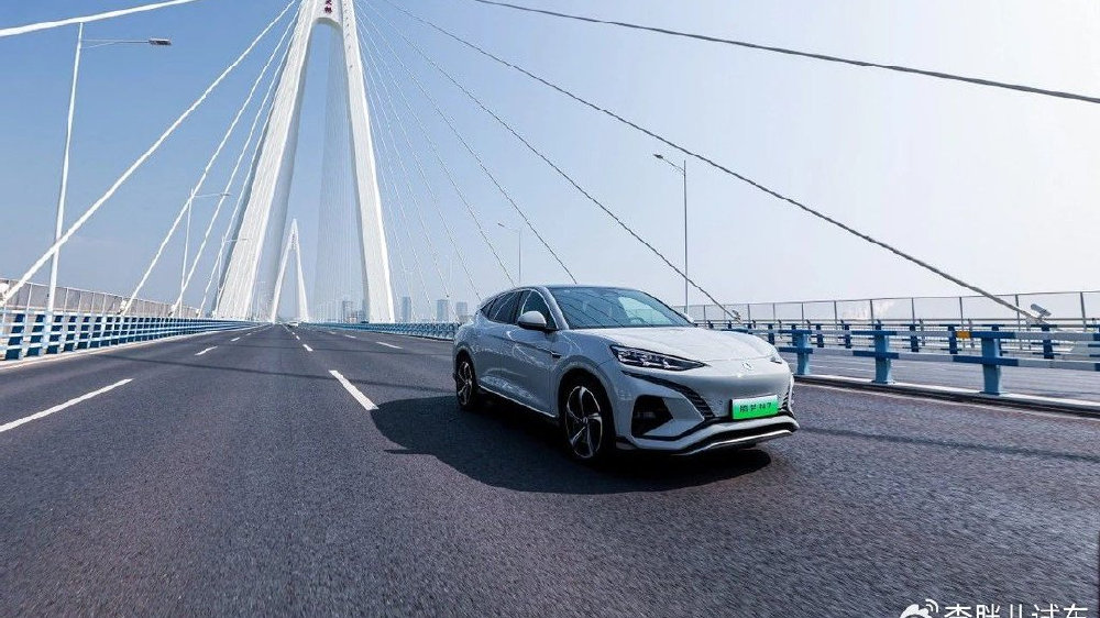 比亚迪一路“狂飙”销量超300万， “地表最强销冠”创历史