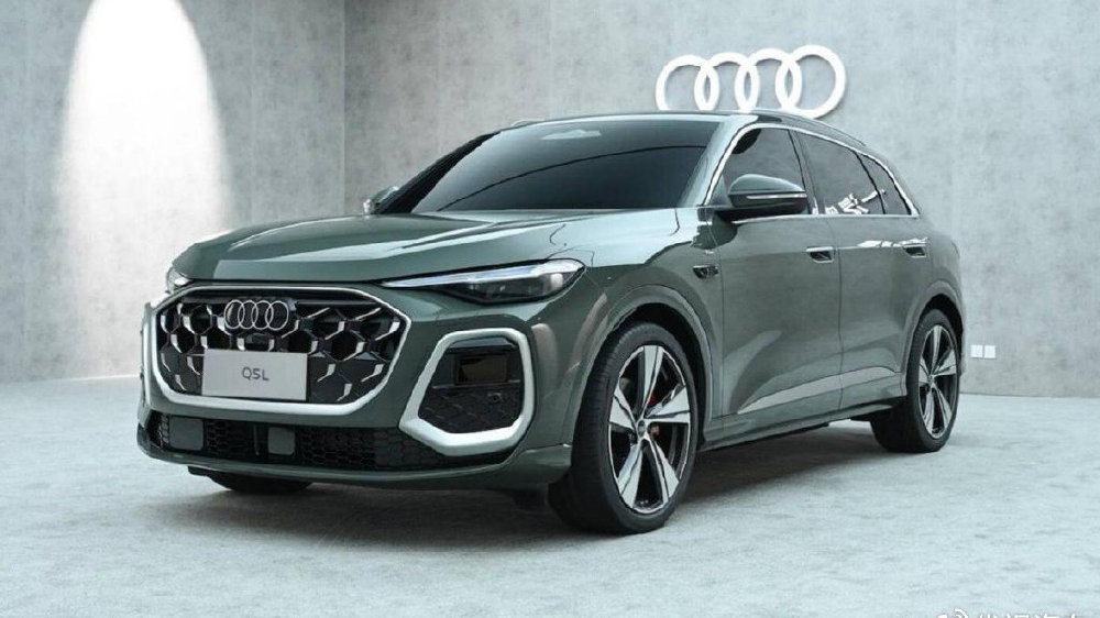 全新一代奥迪Q5L即将上市，对比现款，选谁更划算？