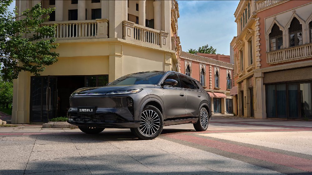 东风日产N7单月交付破万，发布玫瑰摩卡新内饰