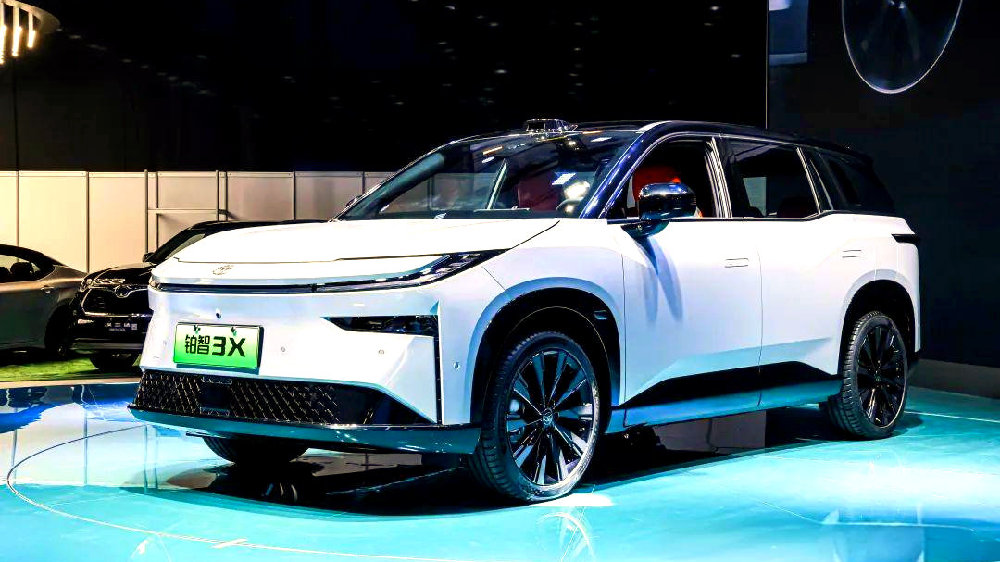 8月，铂智3X成了凯美瑞的左膀右臂