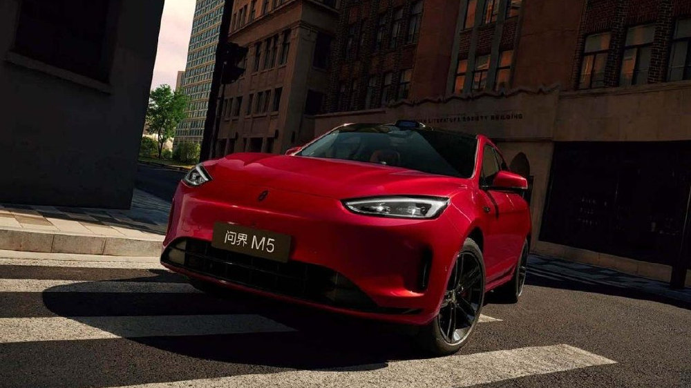20万级智驾SUV标杆，问界新M5 Ultra跃影红开卖，买到就是赚到？