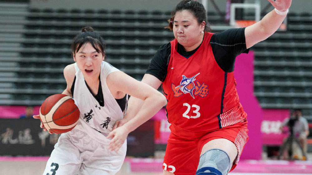 三战70+26无愧小鲨鱼：2.01米女博士体教完美结合 宫鲁鸣明年选她？