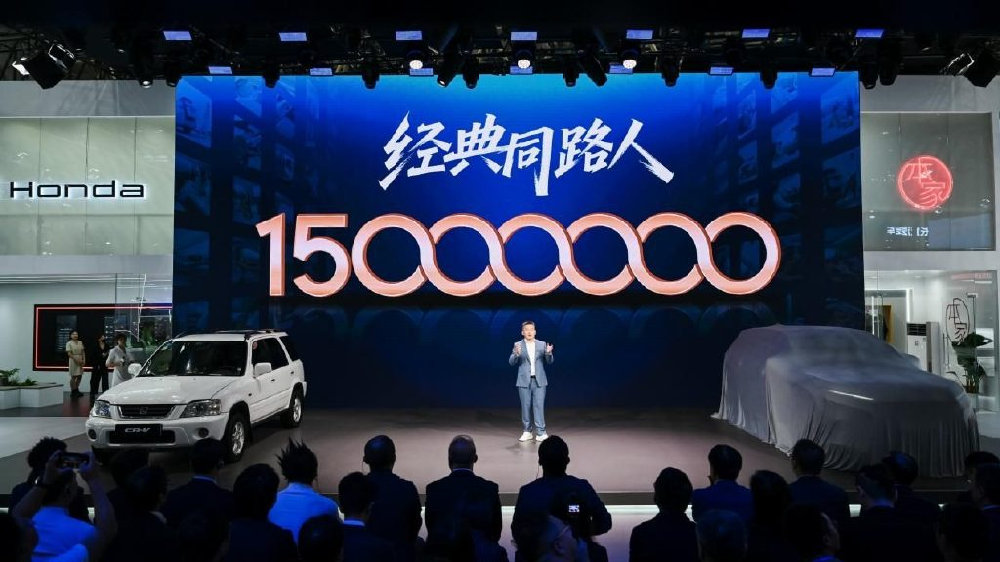 CR-V全球30年荣耀款上市，全能家用标杆，增配不加价！