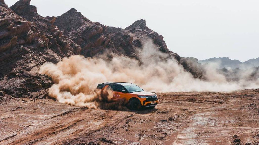 “公路之王”福特探险者硬核穿越“死亡之海”