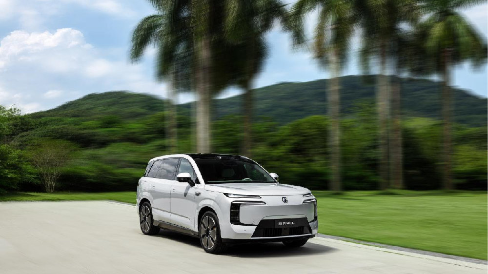 腾势N8L预售31.98万：全系标配易三方、云辇-A+路面预瞄2.0