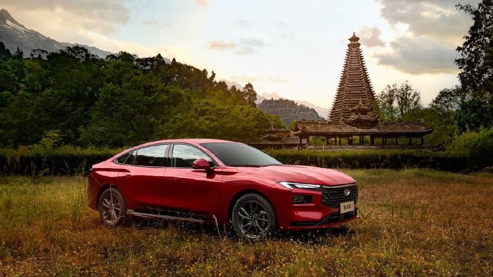 安心自驾游，就选蒙迪欧丨254匹马力开得爽，军工级车身够安全