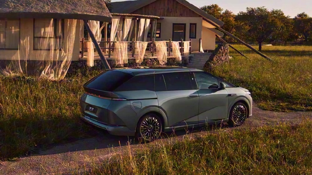 1602km续航+5C超充？小鹏X9增程版