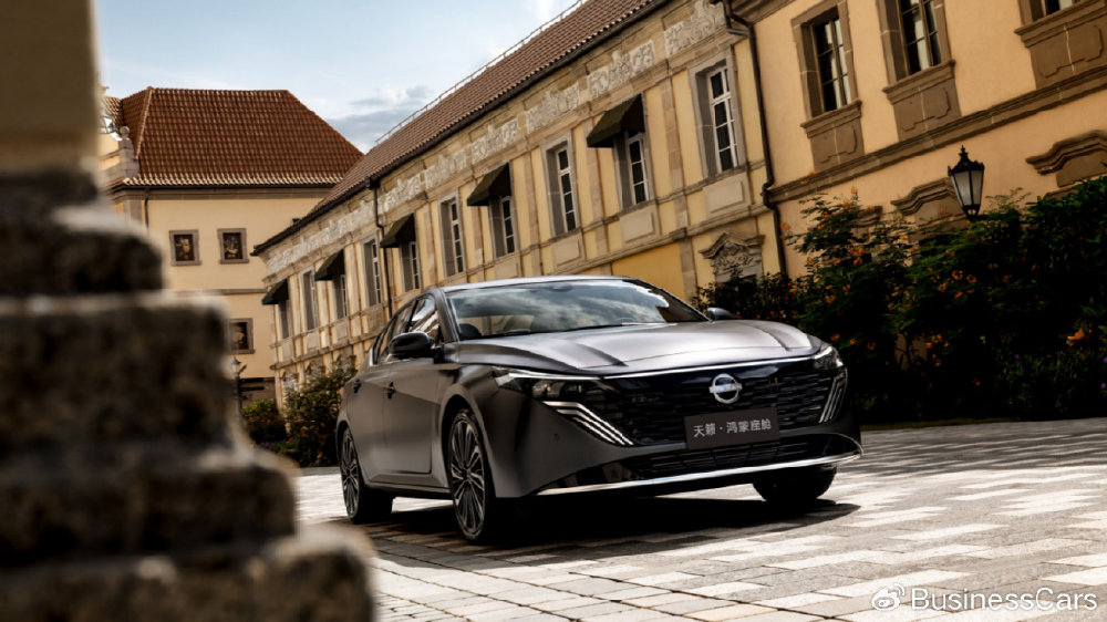 燃油车智能化新答案，天籁·鸿蒙座舱首发，华为乾崑联手东风日产破局