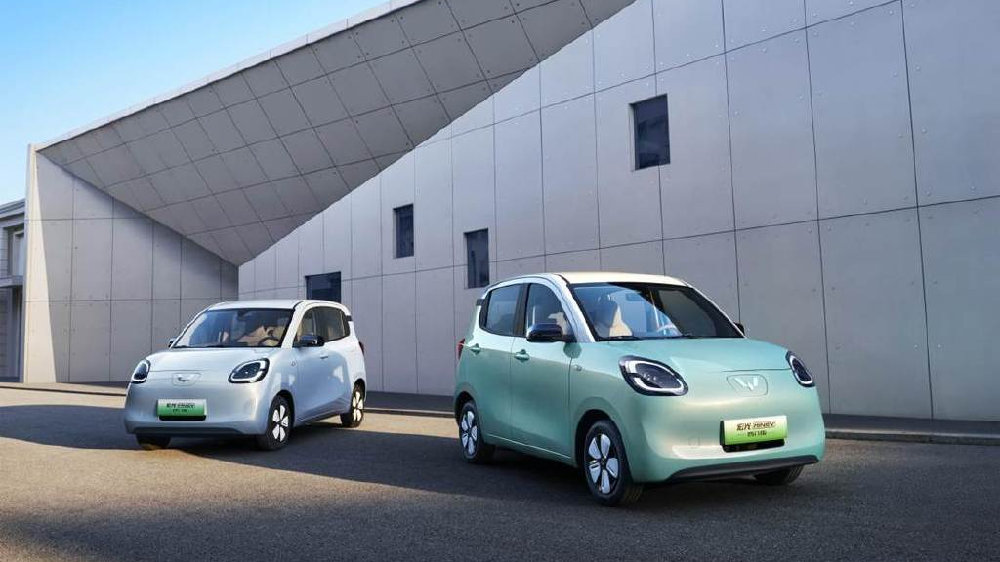 【2025年11月4日】上汽通用五菱官方宣布，宏光 MINIEV 家族10月单月