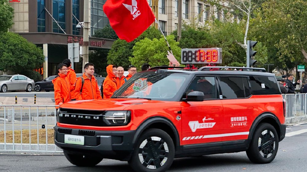 福特智趣烈马实力护航2025南昌马拉松“英雄马”，开启新能源新时代