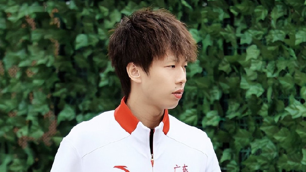 9天15战68局！林高远回应领奖流泪：太久没拿冠军，状态已经大不如前