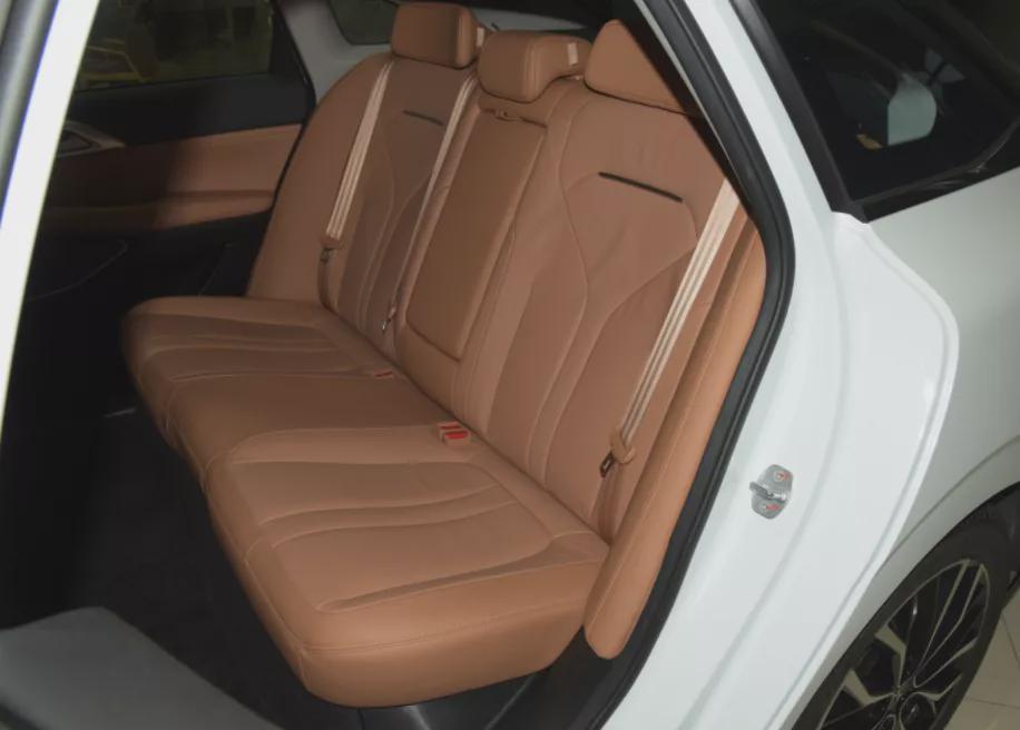 20万内智能纯电动车厮杀:小鹏P5对比几何A谁更强