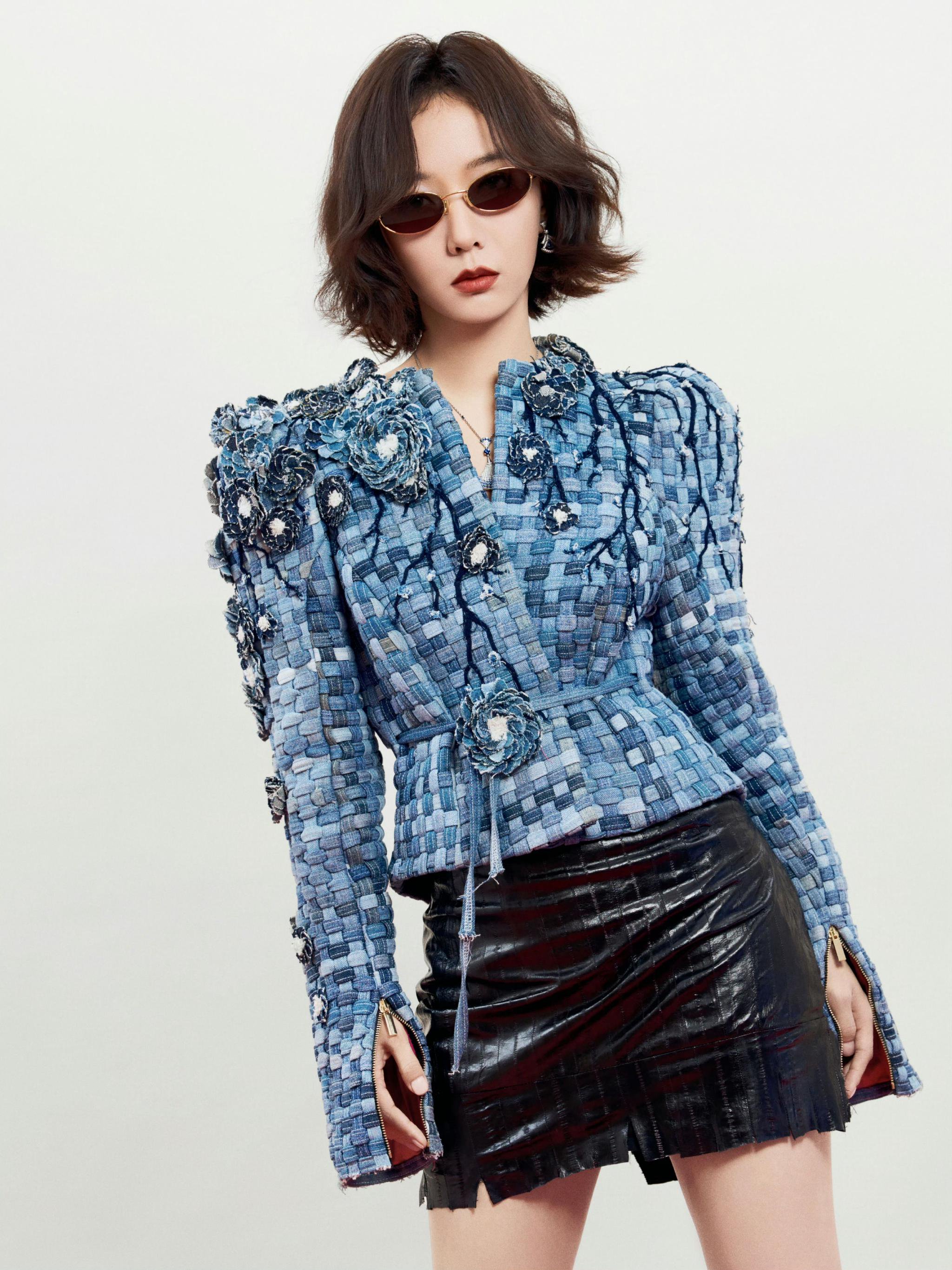 王珞丹亮片战袍闪耀ELLE红毯，定义时尚焦点