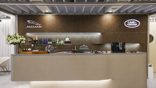 成都车展中的一束光，捷豹路虎的公益征程照亮孩子们的未来