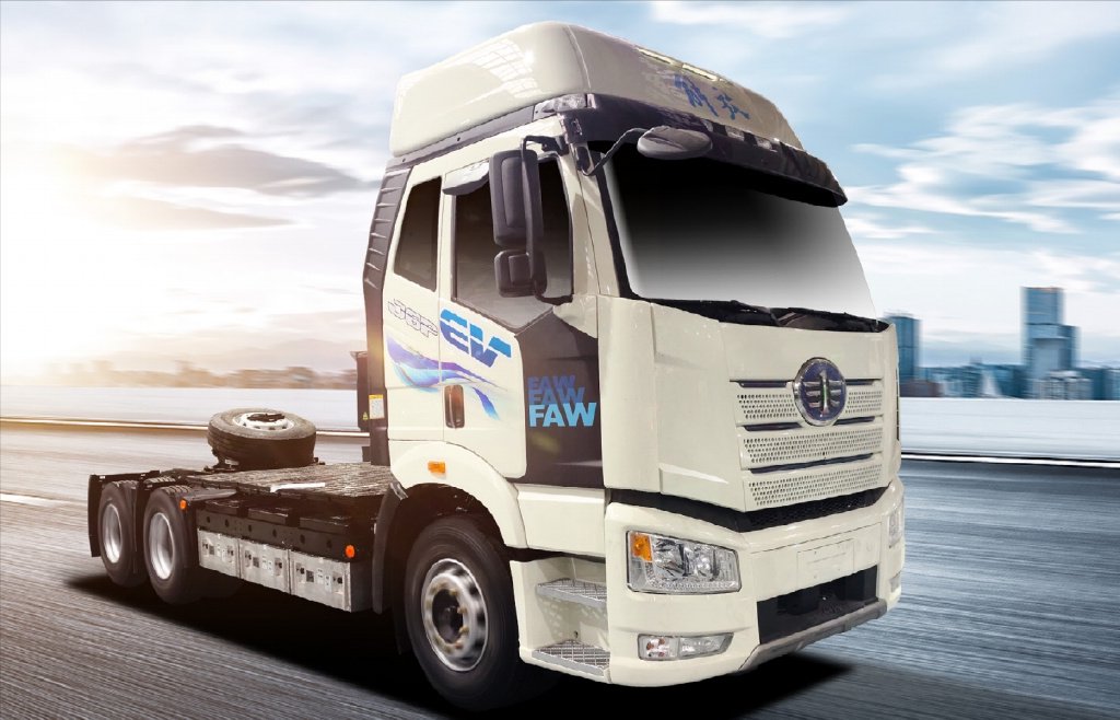 2025新能源牵引车1-10月销量：解放1.8万辆，陕汽第5，宇通进10强