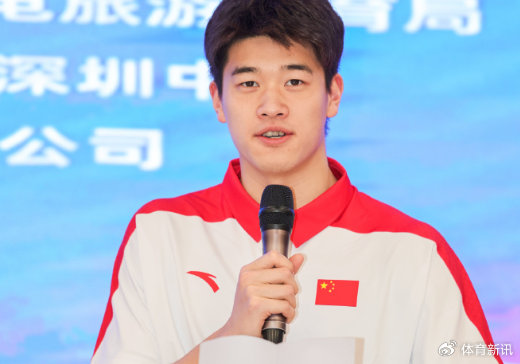 潘展乐张雨霏校园送激励，以泳者力量点亮少年梦想