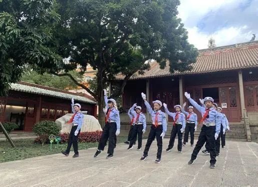 《红讲台》献礼首个中国人民警察节:金色盾牌,红色使命!休闲区蓝鸢梦想 - Www.slyday.coM 《红讲台》献礼首个中国人民警察节:金色盾牌,红色使命!休闲区蓝鸢梦想 - Www.slyday.coM