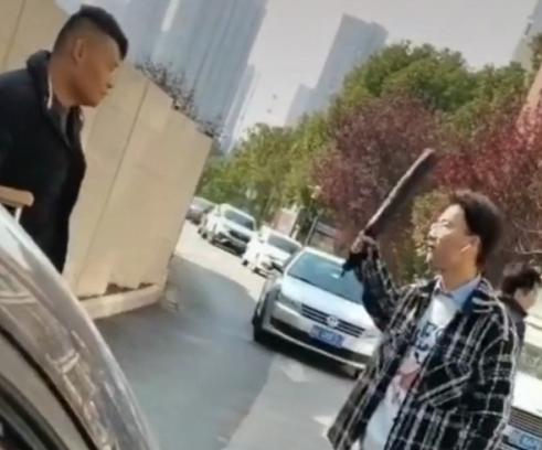 昆山小龙哥?女子开车遇逆行宝马,因未让宝马路遭其狂扇耳光休闲区蓝鸢梦想 - Www.slyday.coM 昆山小龙哥?女子开车遇逆行宝马,因未让宝马路遭其狂扇耳光休闲区蓝鸢梦想 - Www.slyday.coM