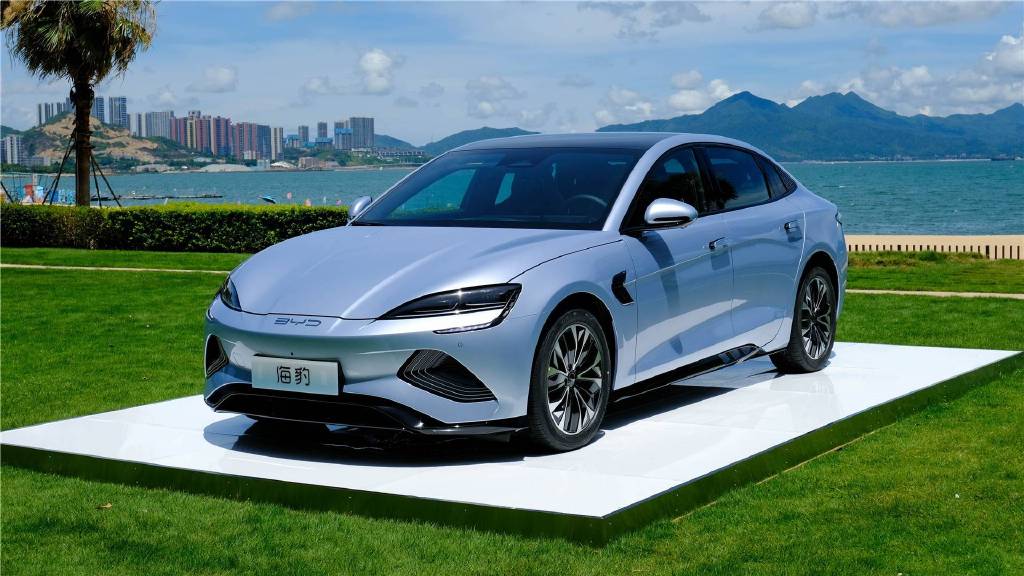 长安深蓝SL03对比比亚迪海豹和汉EV,机会何在?