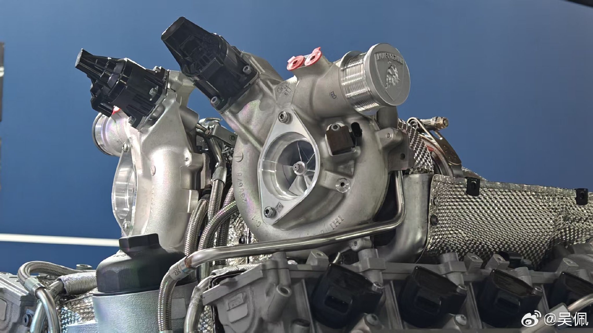 现在在车展看这种大排量发动机，有点在表展看高端机械表的感觉
