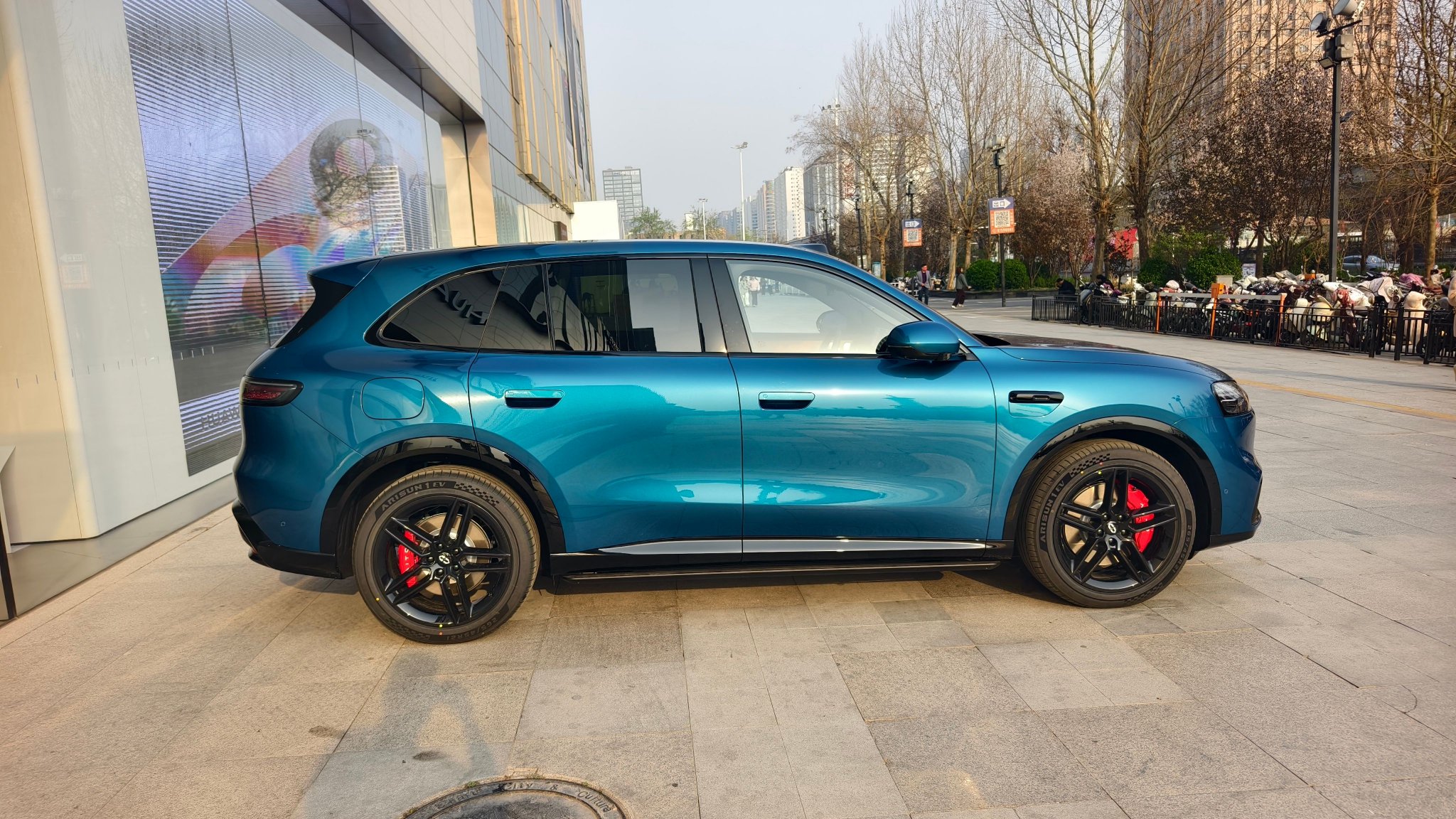 问界M6空间够用、销售称正式售价将便宜1万