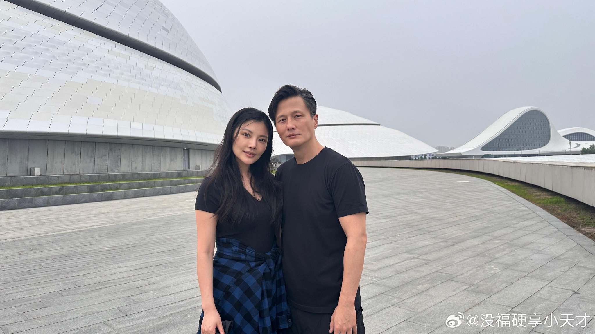 不出镜是对的，让娃安安静静长大吧，冬冬这个决定很暖心