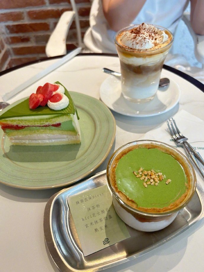 余华《活着》诠释生命双面性：快乐与艰辛并存