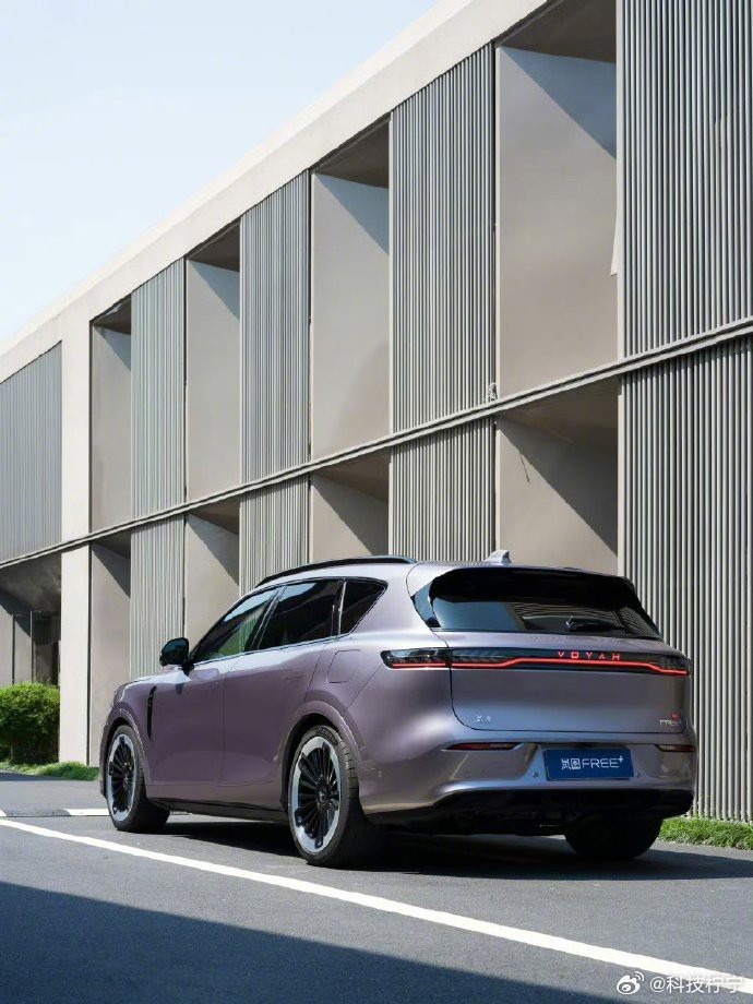 小鹏G7上市，智驾科技与性能并重