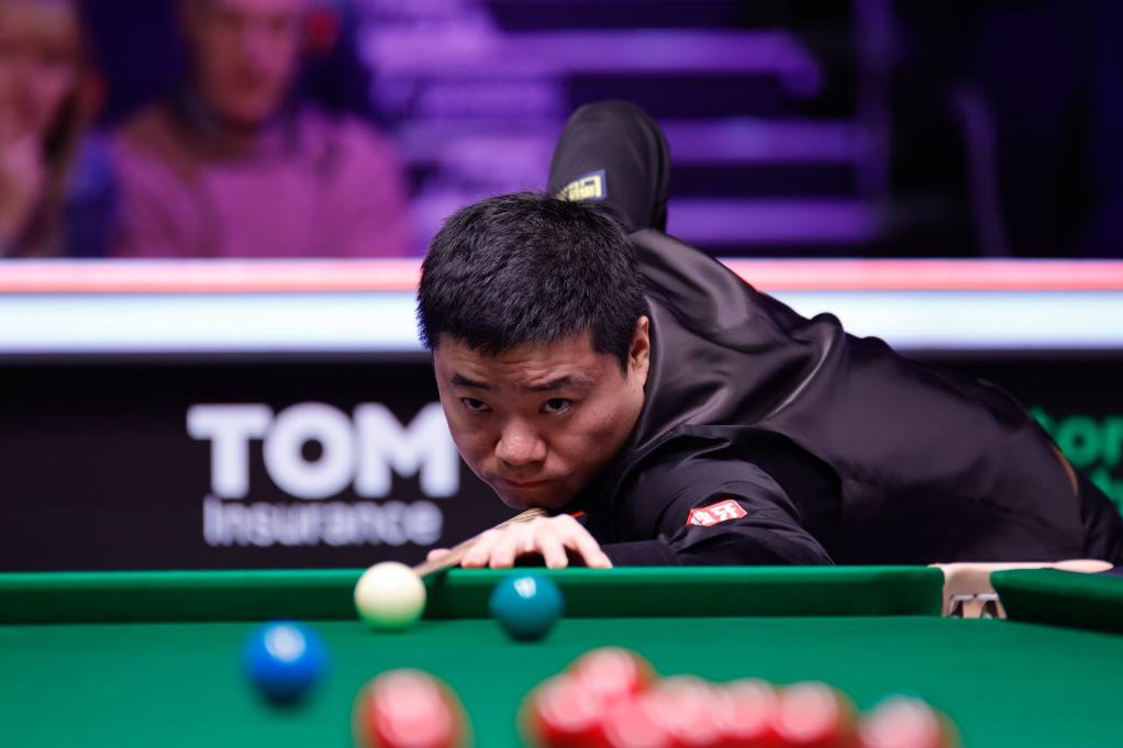 斯诺克英锦赛：丁俊晖险胜对手晋级八强 赵心童出局