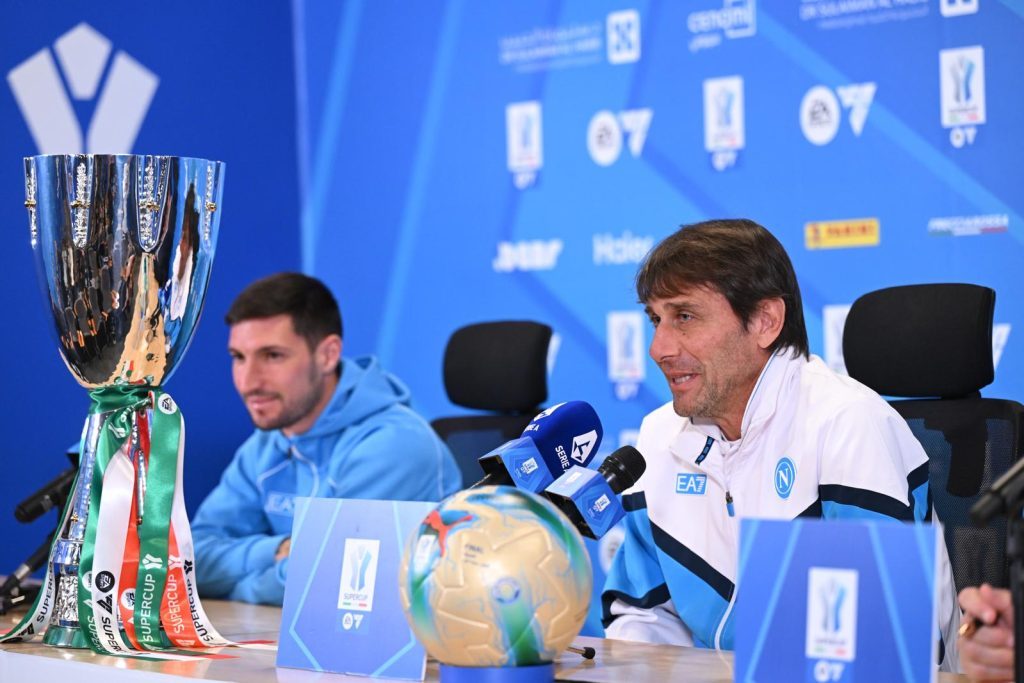 那不勒斯全力冲刺赛季首冠，孔蒂的战术调整如何为超级杯决赛注入胜算？