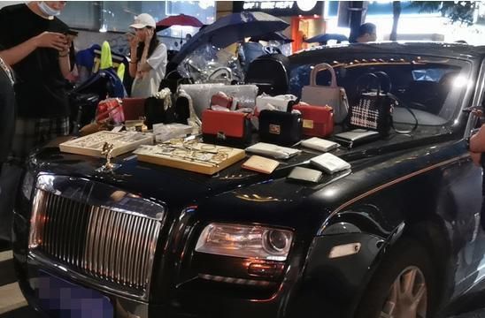 开劳斯莱斯摆地摊，当天0收入，朋友圈却被加爆了，用意居然在这