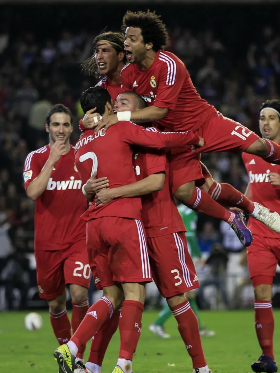 2011/2012赛季皇马红色球衣