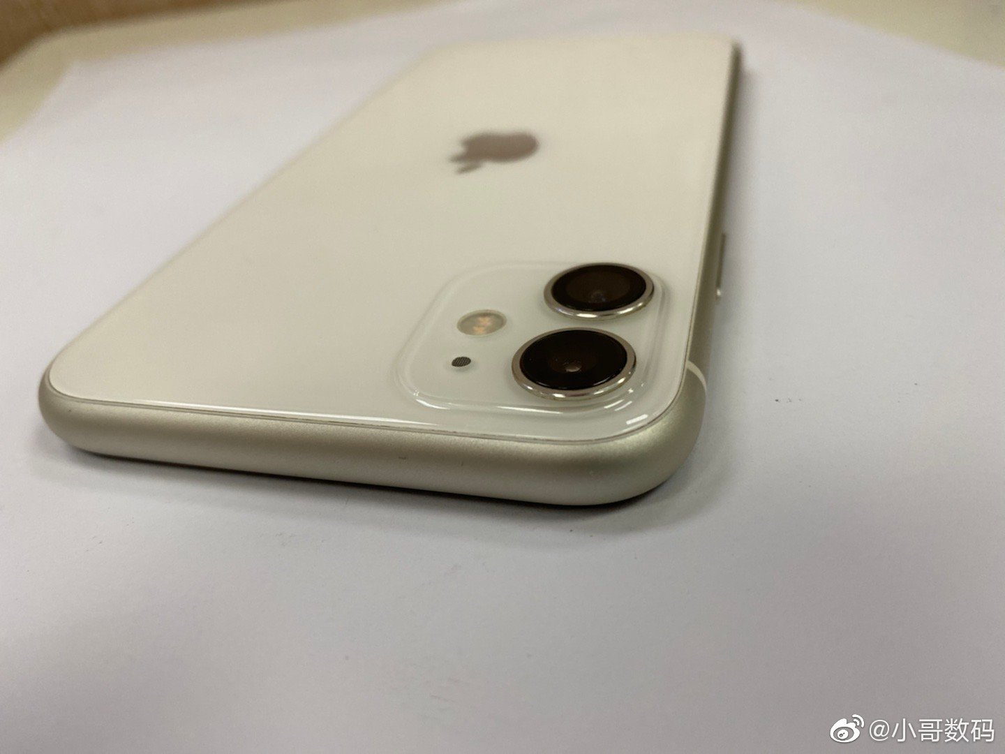国行iphone 11,64g,双卡双待全网通,银色,充电循环155
