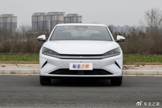 秦L EV配置智驾都在线 小鹏MONA M03还有胜算吗?