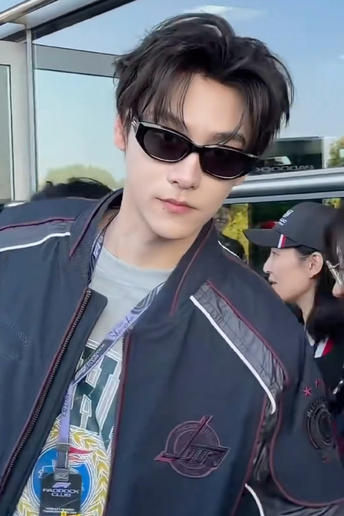 田栩宁胡一天生图曝光，被赞颜值权威