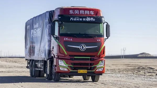 东风天龙旗舰王者版560马力8x4载货车实拍解析 | 卡车之友网