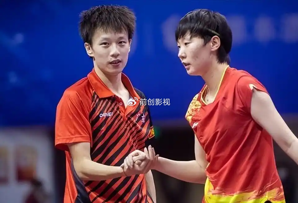 细节被扒，王曼昱恋情曝光？球拍忘拿，谁注意林高远举动