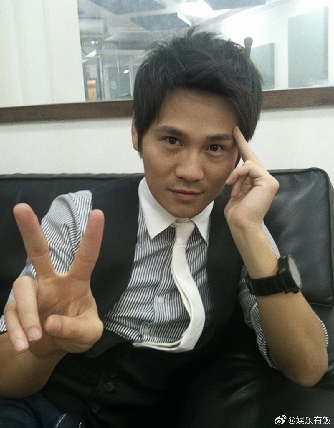 曹格空降粉丝群为章若楠新动态打call