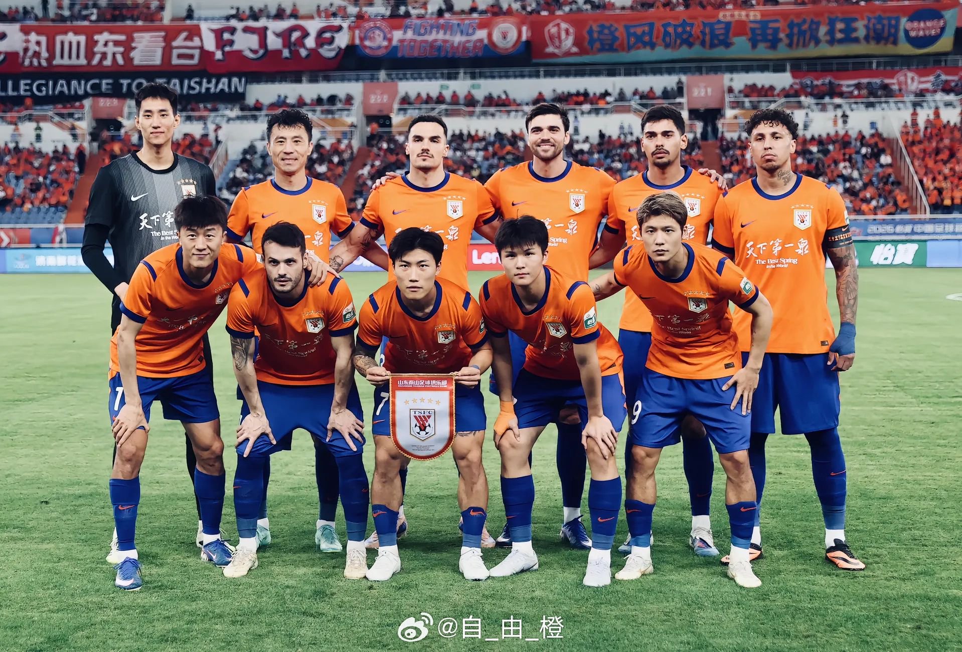 谢文能社媒更新并配文：一边努力，一边快乐！