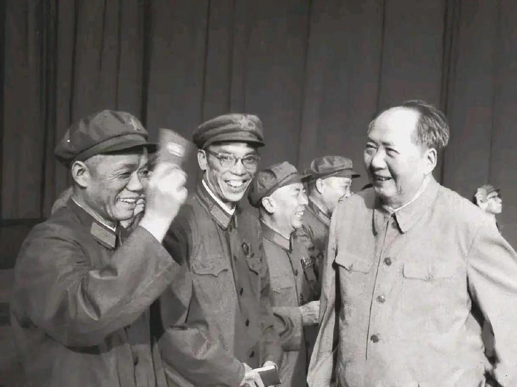 电视剧彭德怀元帅中的梁兴初是谁扮演的