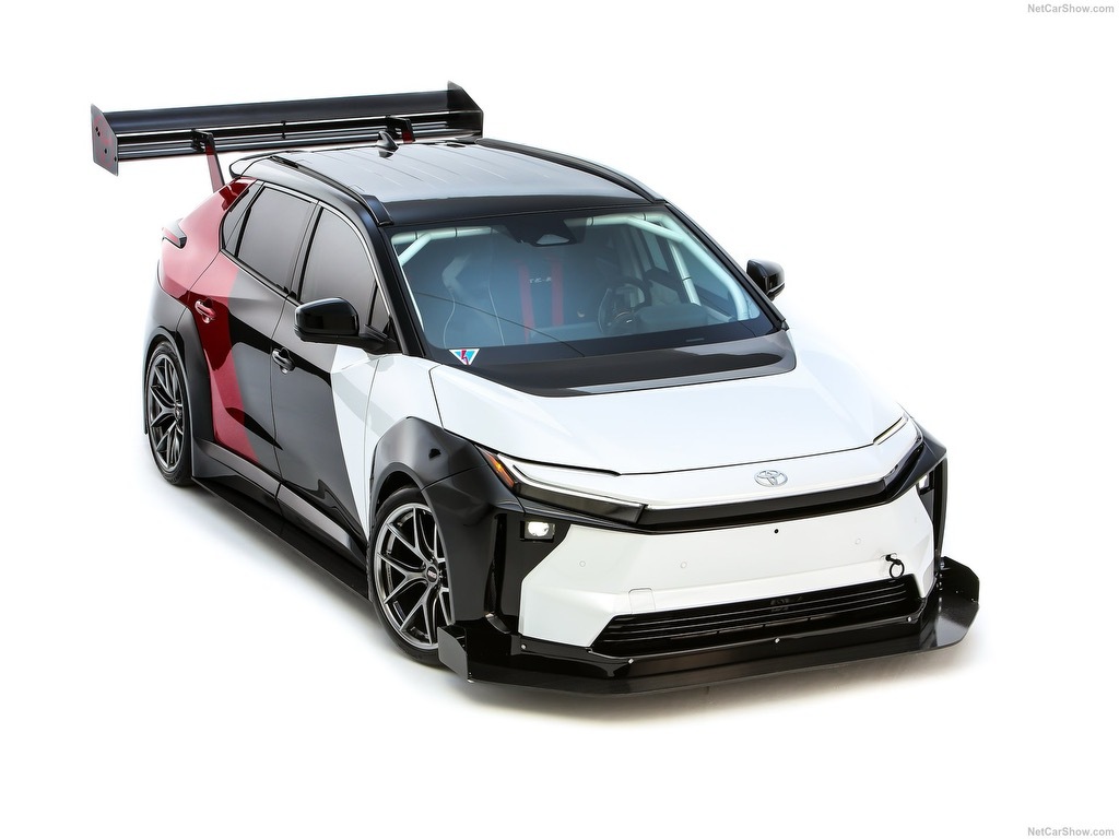 丰田BZ TA赛车亮相，400+马力4.9秒破百